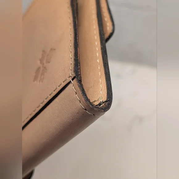 Patricia Nash Leather Clutch/Passport Holder - EUC Tan 7.5x5 Inches - Picture 6 of 13